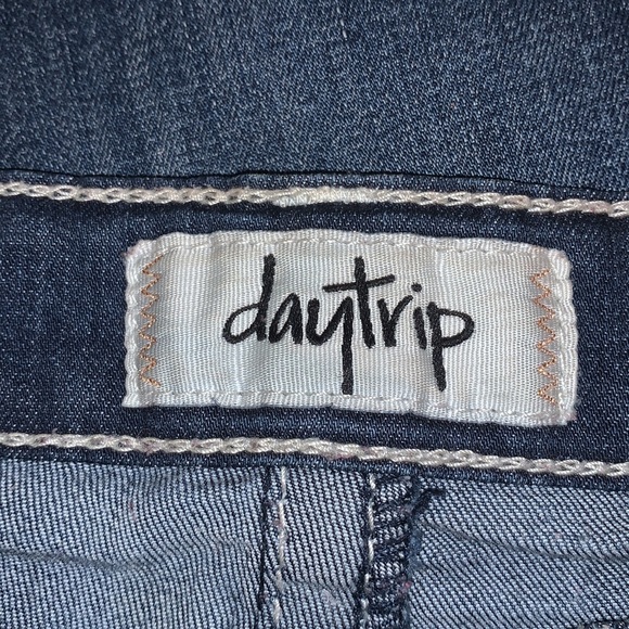 Daytrip Jeans - Picture 3 of 9